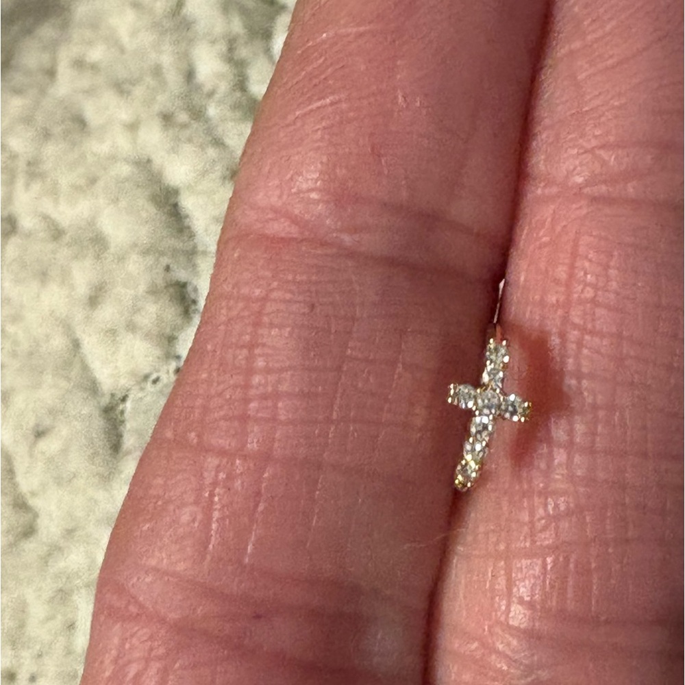 Nose Ring- Cubic Zirconia Nose Cuff Copper Nose Ring. Gold Tone Cross. NWT - Picture 5 of 9
